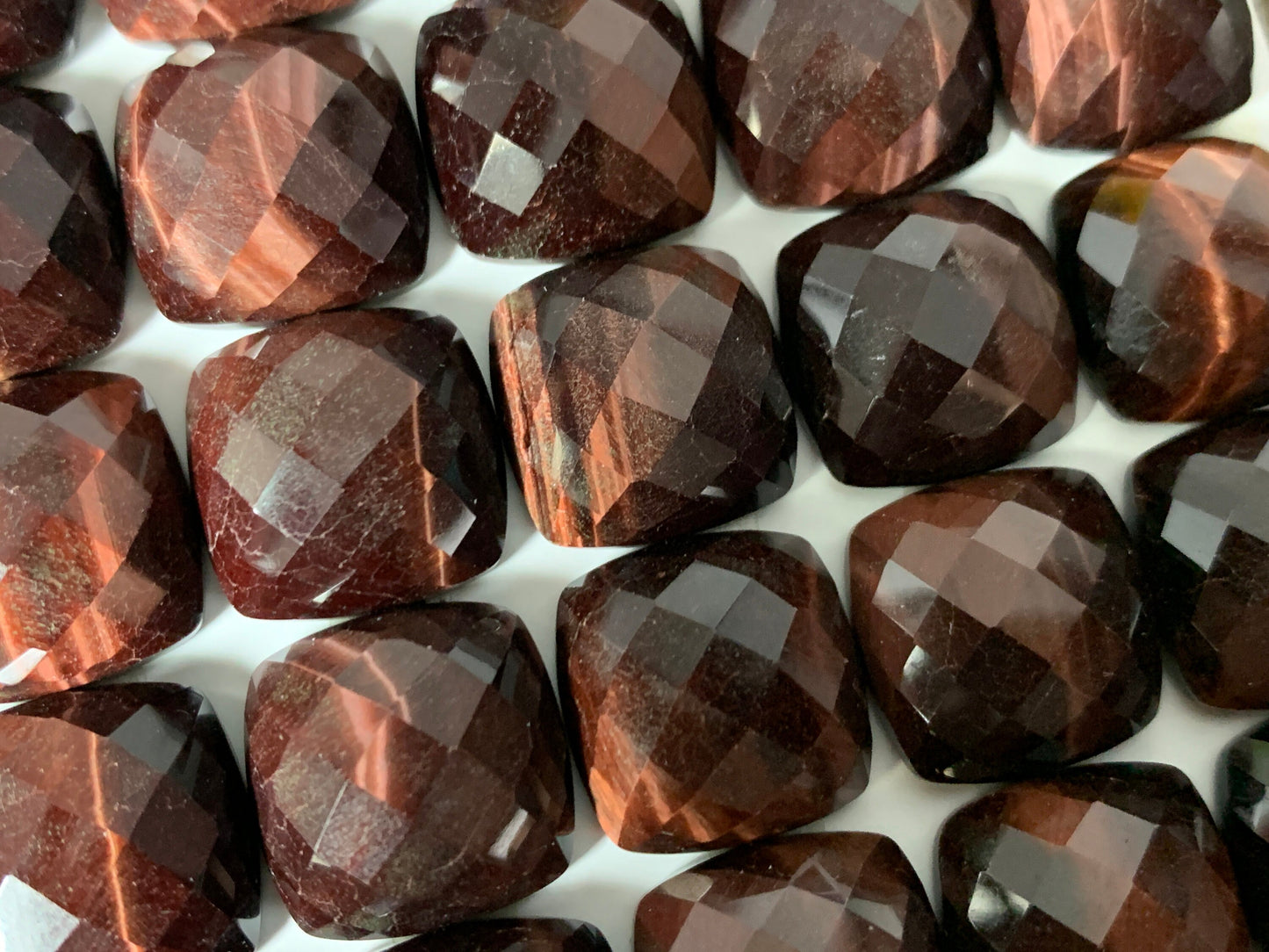 Faceted Red Tiger Eye square cushion 15mm cabochon - Calibrated cabochons