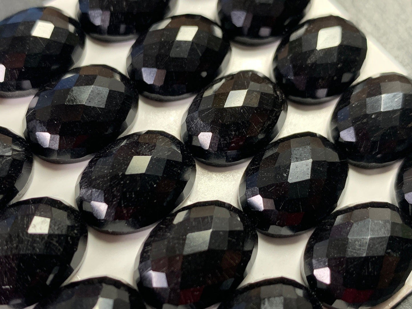 Faceted Jet oval 12x16mm cabochon - Calibrated cabochons
