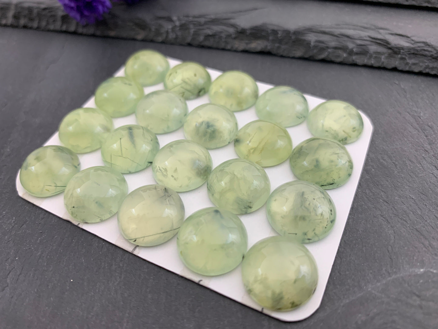 Prehnite round 15mm cabochon - Calibrated cabochons