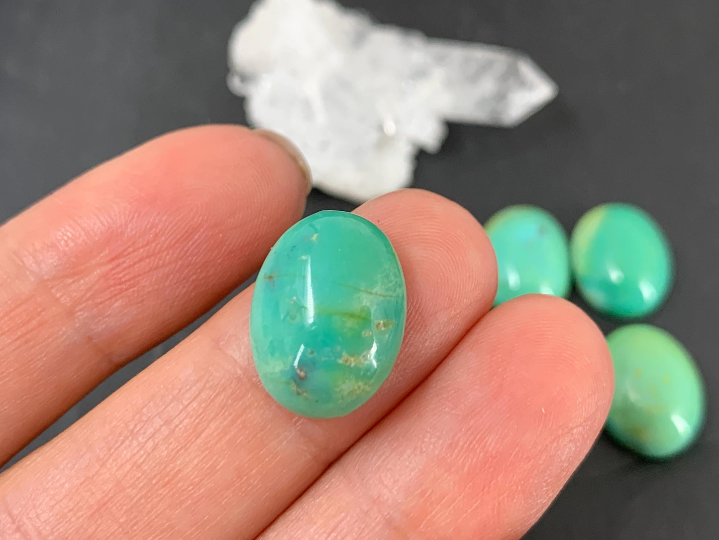 Nevada Turquoise oval 12x16mm cabochon -