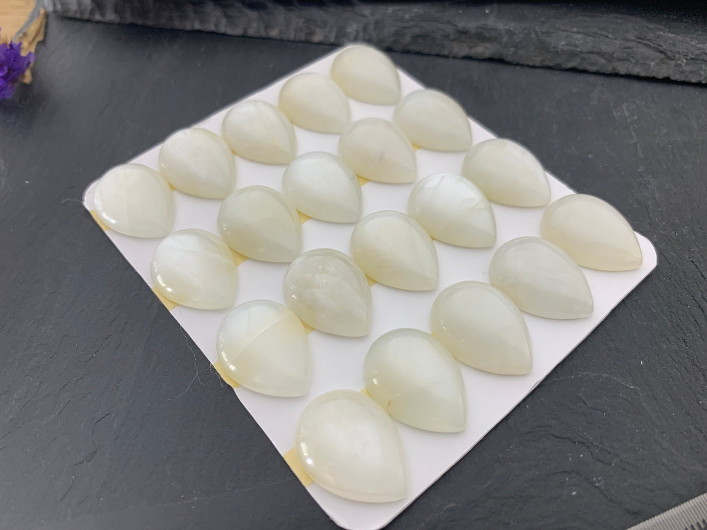 White MoonStone pear 15x20mm cabochon - Calibrated cabochons