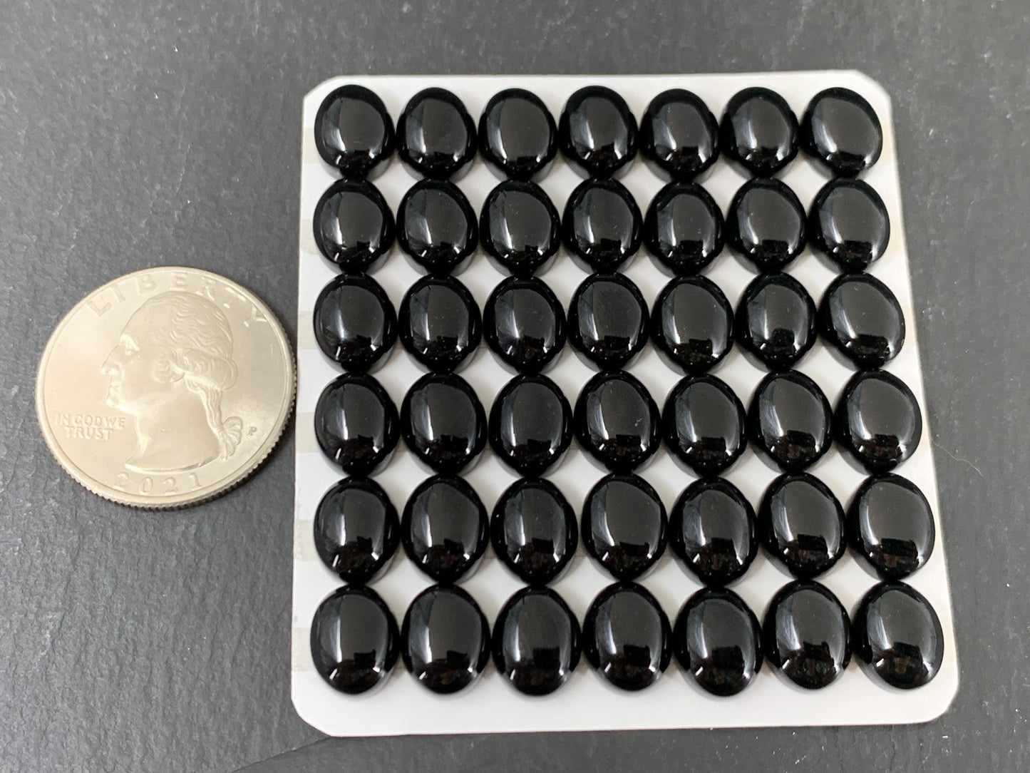 Black Agate oval 8x10mm cabochon - Calibrated cabochons