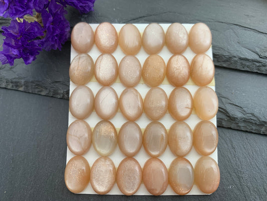 Peach Moonstone oval 10x14mm cabochon - Calibrated cabochons