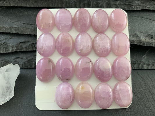 Kunzite oval 12x16mm cabochon - Calibrated Cabochons
