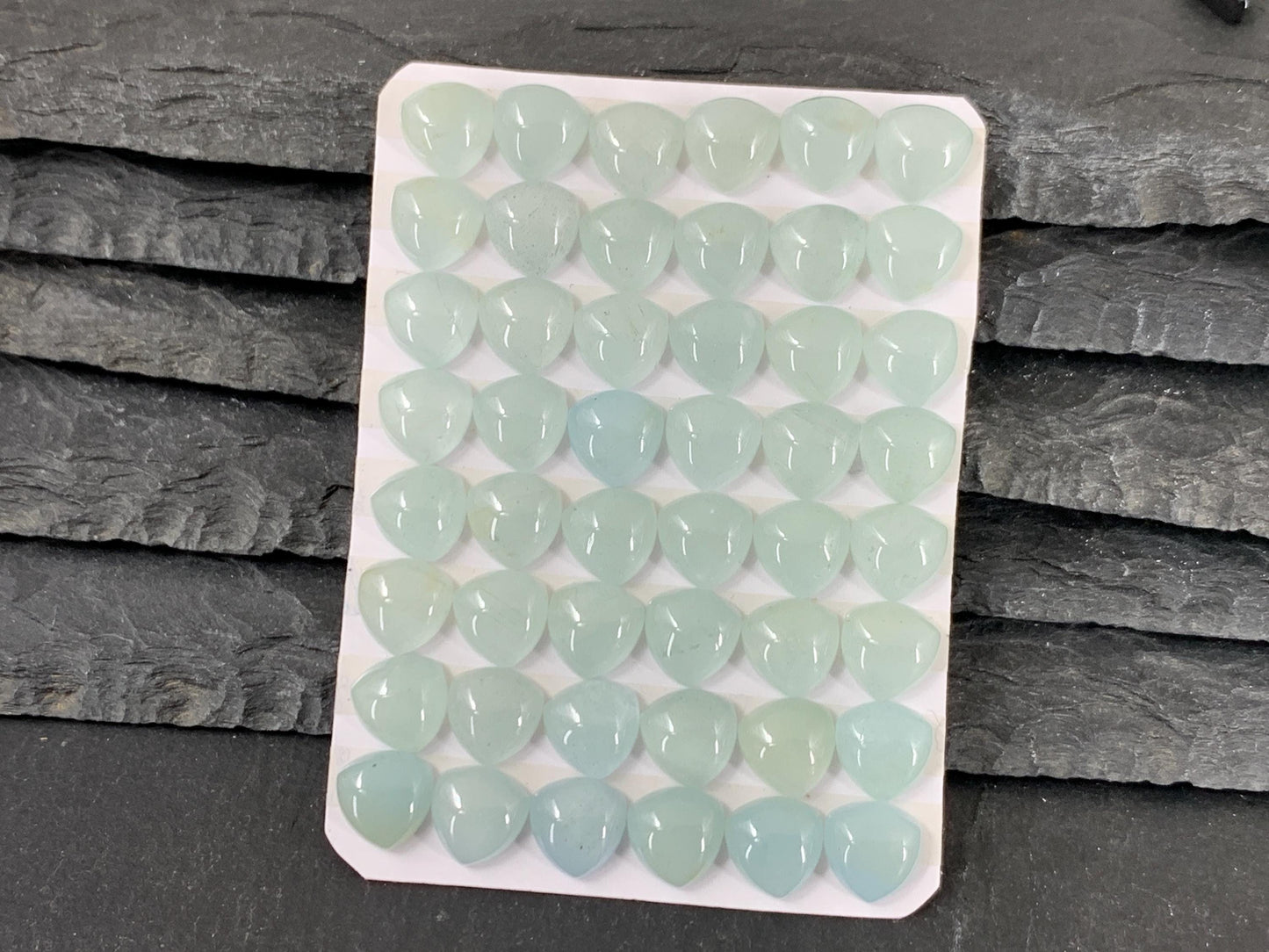 Aquamarine curved triangle 8mm cabochon - Calibrated cabochons