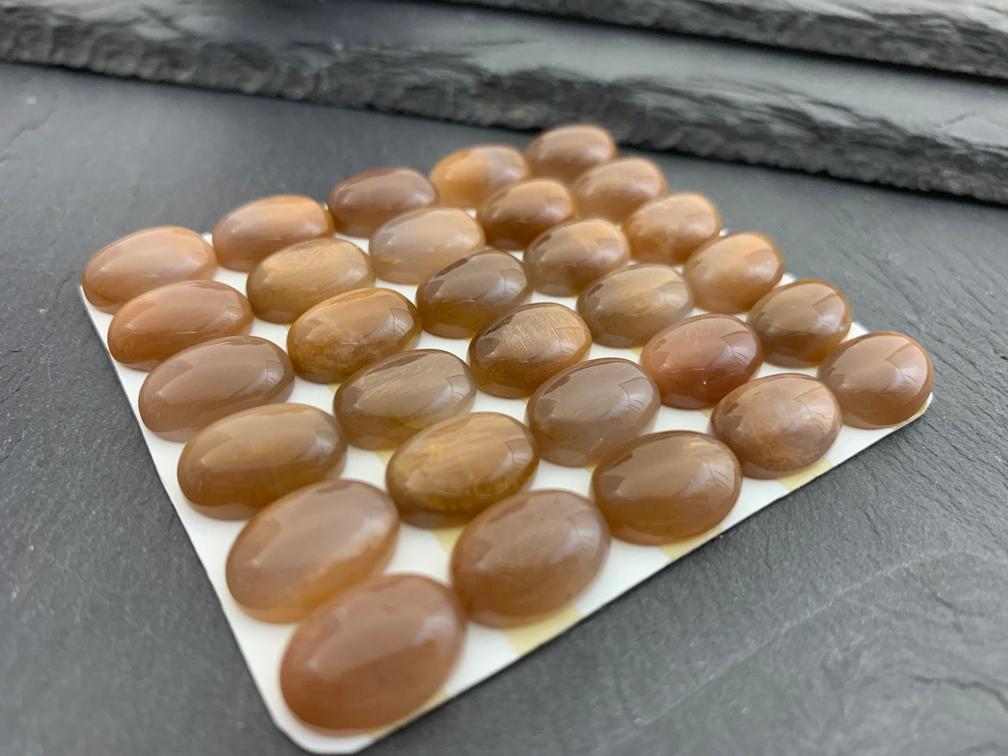 Gold Sunstone oval 10x14mm cabochon - Calibrated cabochons