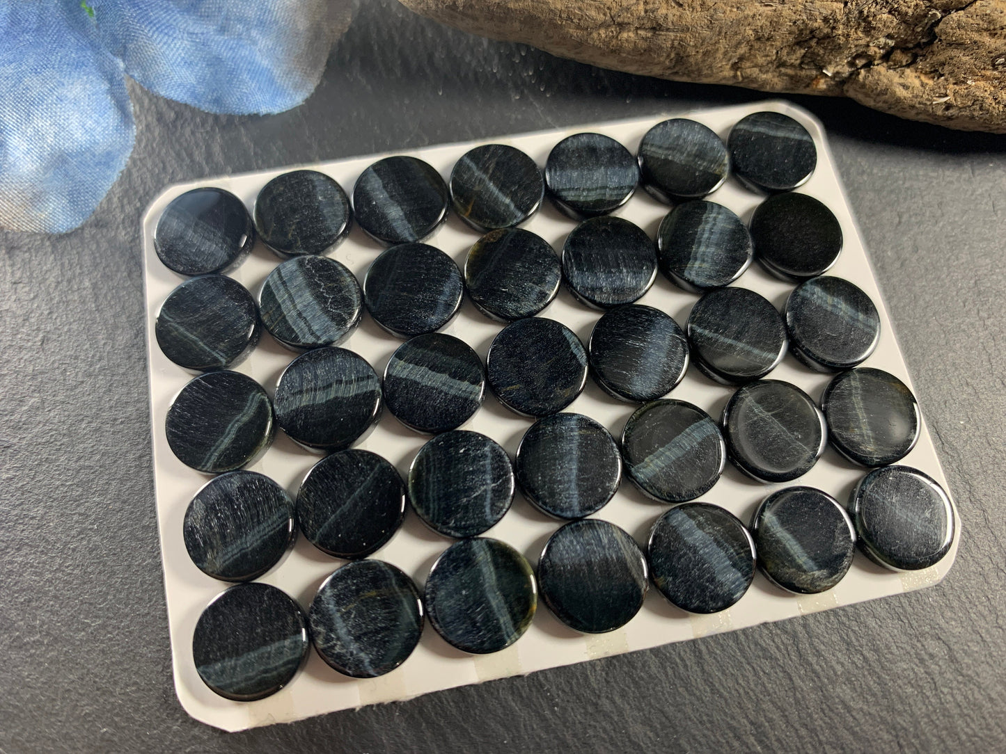 Flat Blue Tiger Eye round 10mm cabochon - Calibrated cabochons