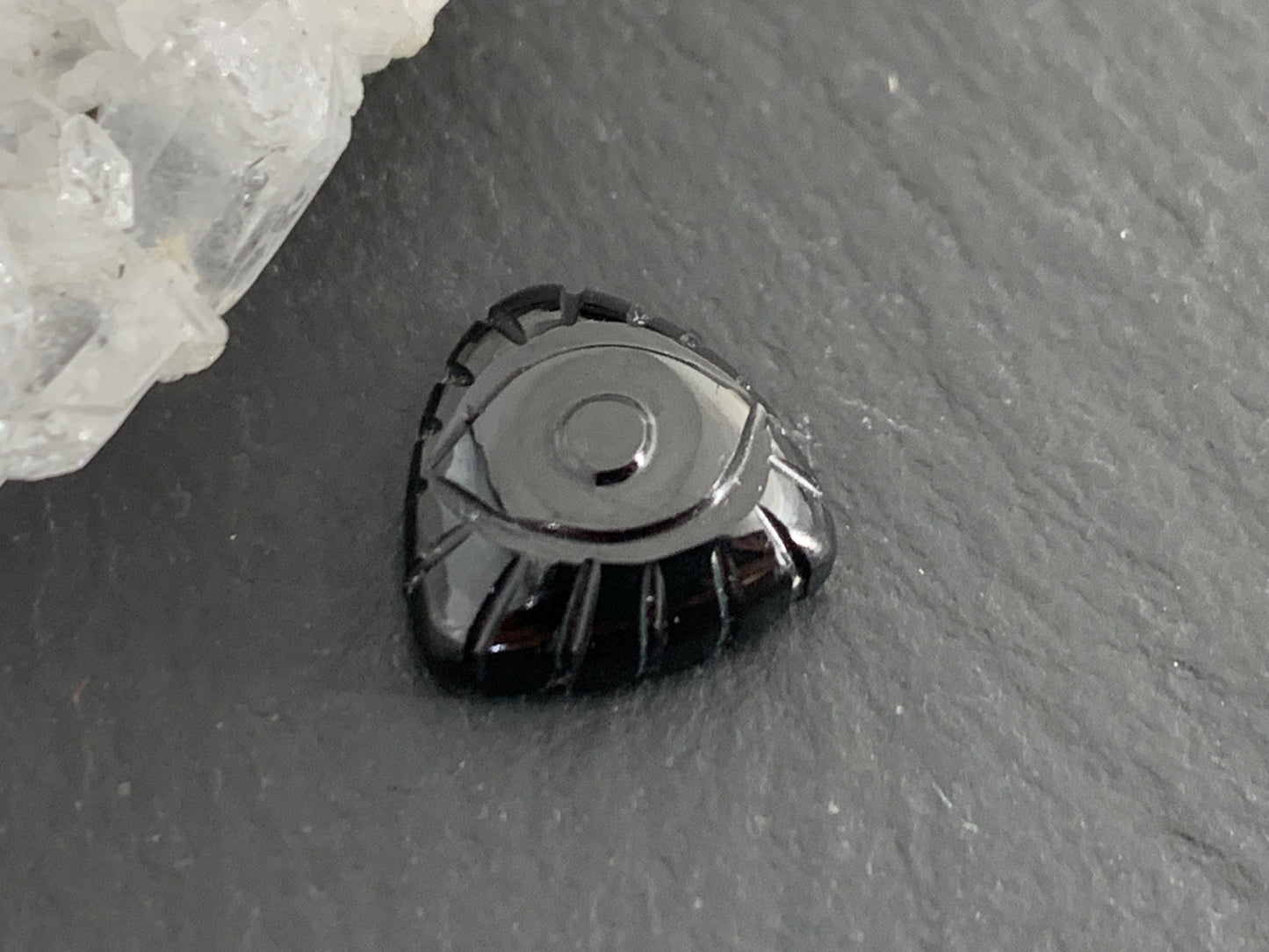 Spinel Carved Eye trillion 10mm cabochon