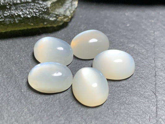 White Moonstone oval 8x10mm cabochon - Calibrated cabochons