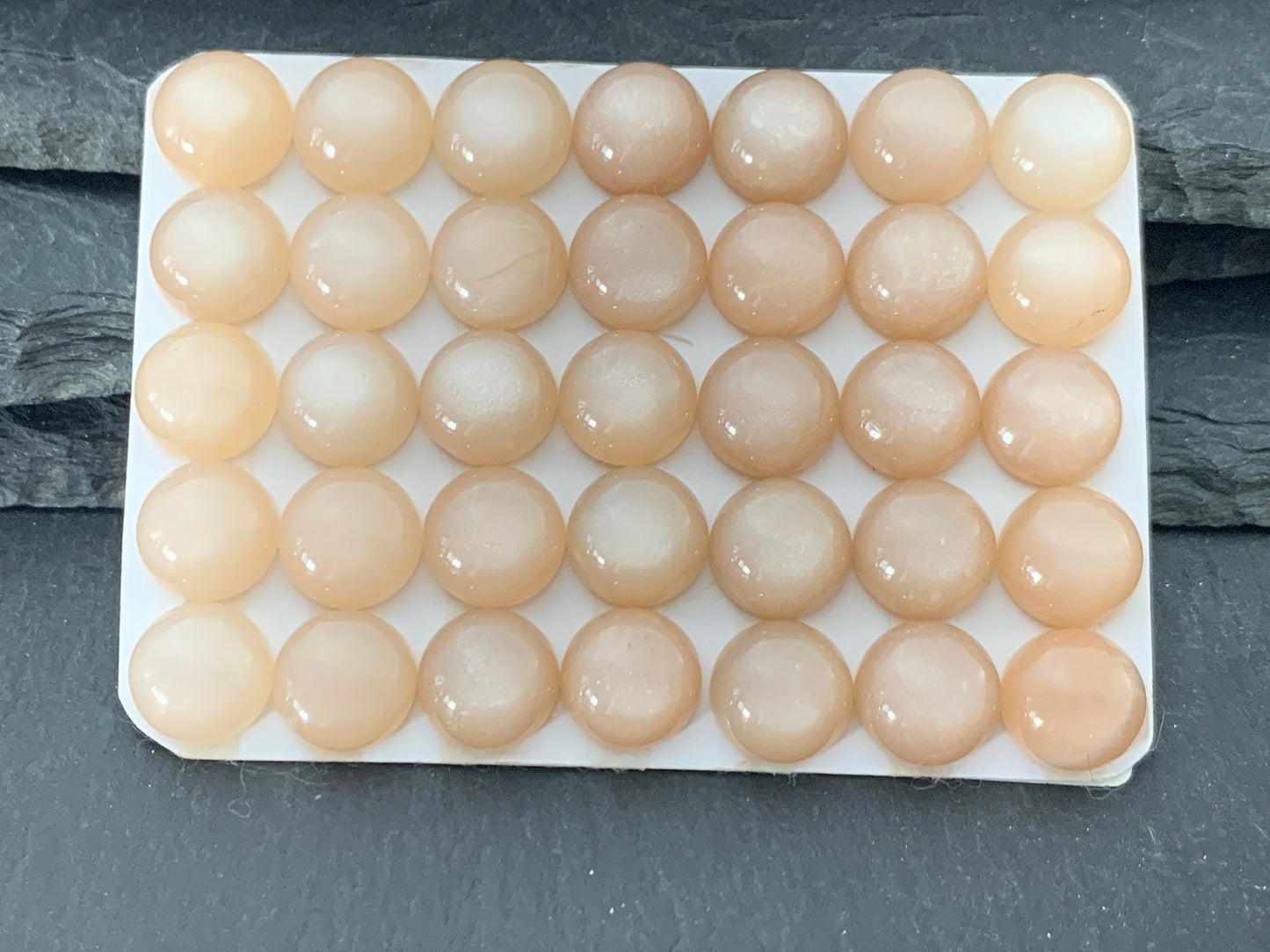 Peach Moonstone round 10mm cabochon - Calibrated cabochons