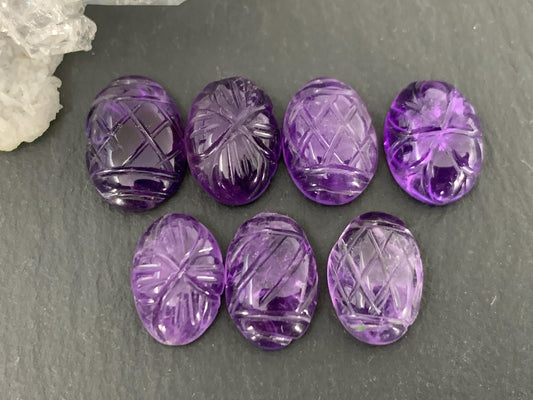 Amethyst oval 12-13mm long cabochon - Hand carved floral cabochon