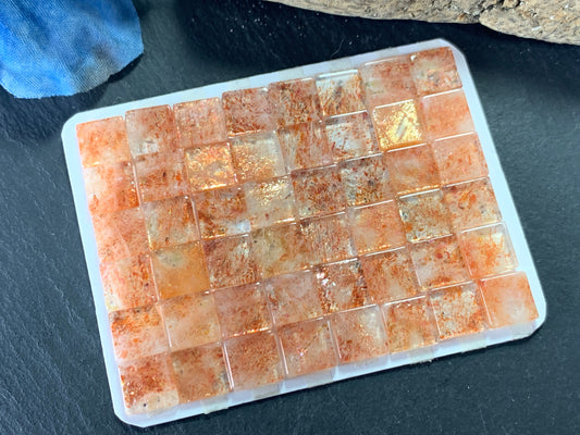 Flat Sunstone square 8mm cabochon - Calibrated cabochons