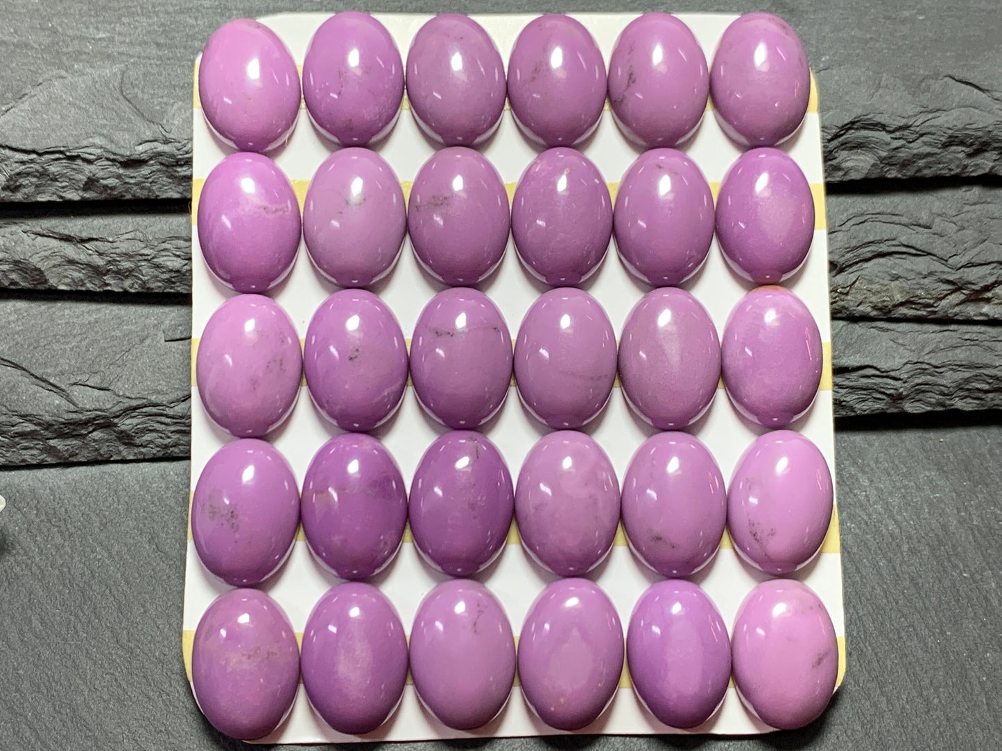 Phosphosiderite oval 13x18mm Cabochon - Calibrated cabochons