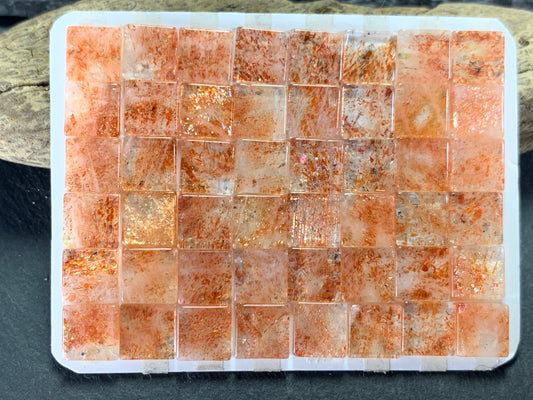 Flat Sunstone square 8mm cabochon - Calibrated cabochons
