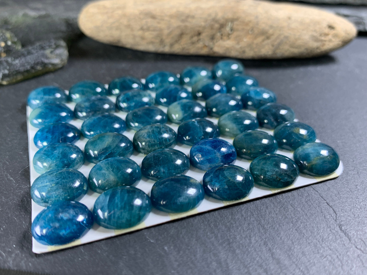 Blue Apatite oval 10x12mm cabochon - Calibrated cabochons