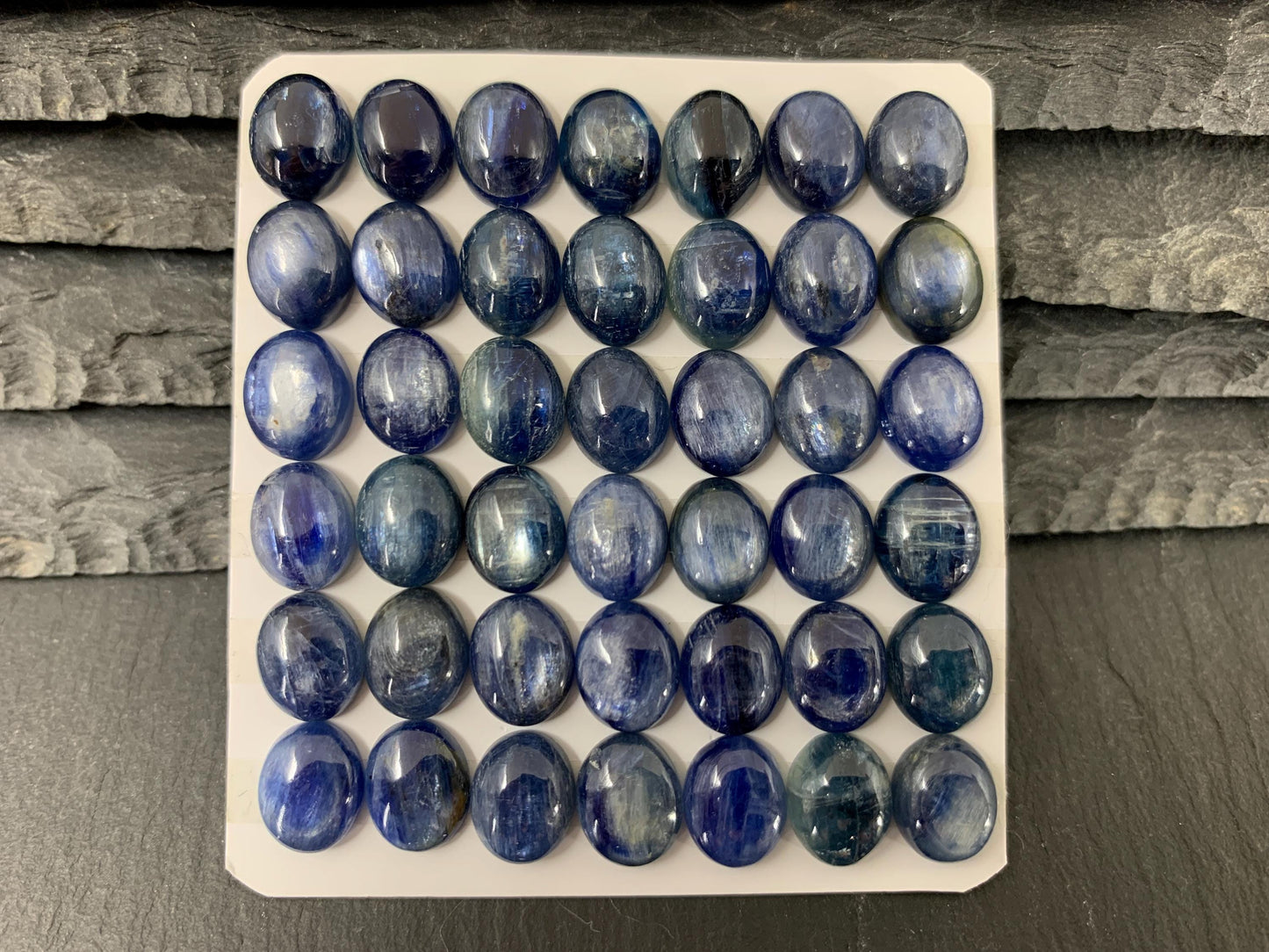 Kyanite oval cabochon 8x10mm - Calibrated cabochons.