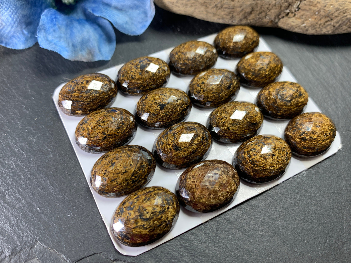 Faceted Bronzite oval 15x20mm Cabochon - Calibrated cabochons