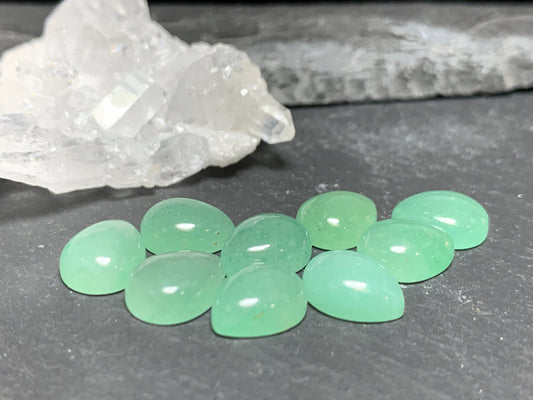 Green Aventurine pear 8x10mm cabochon - Calibrated cabochons