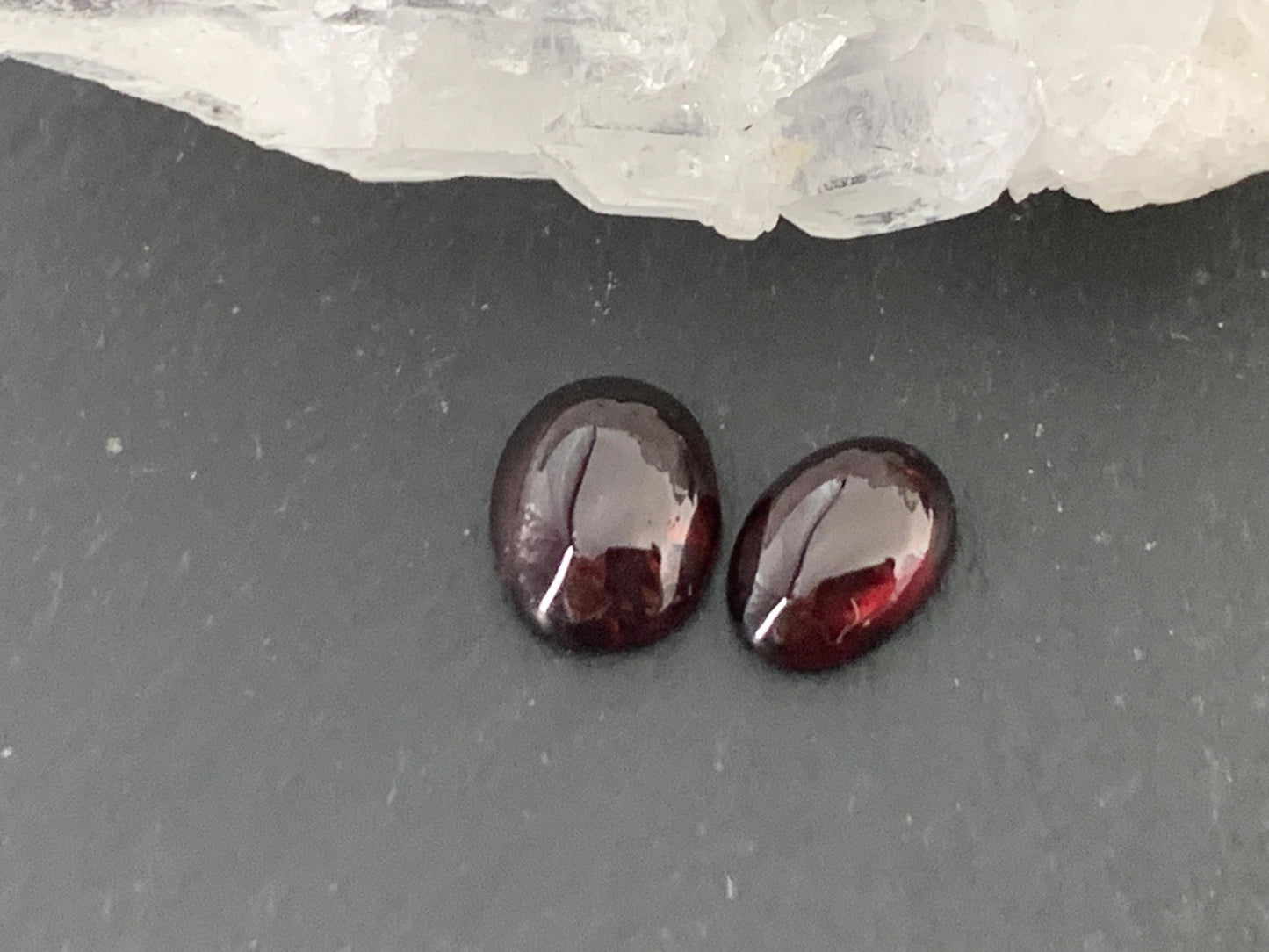 Natural Rhodolite Garnet oval 5x7mm, 6x8mm cabochon