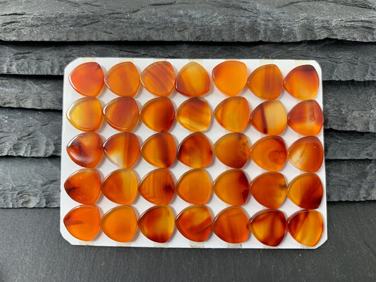 Flat Carnelian curved triangle 10mm cabochon - Calibrated cabochons
