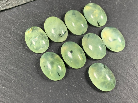Prehnite oval 13x18mm Cabochon - Calibrated cabochons