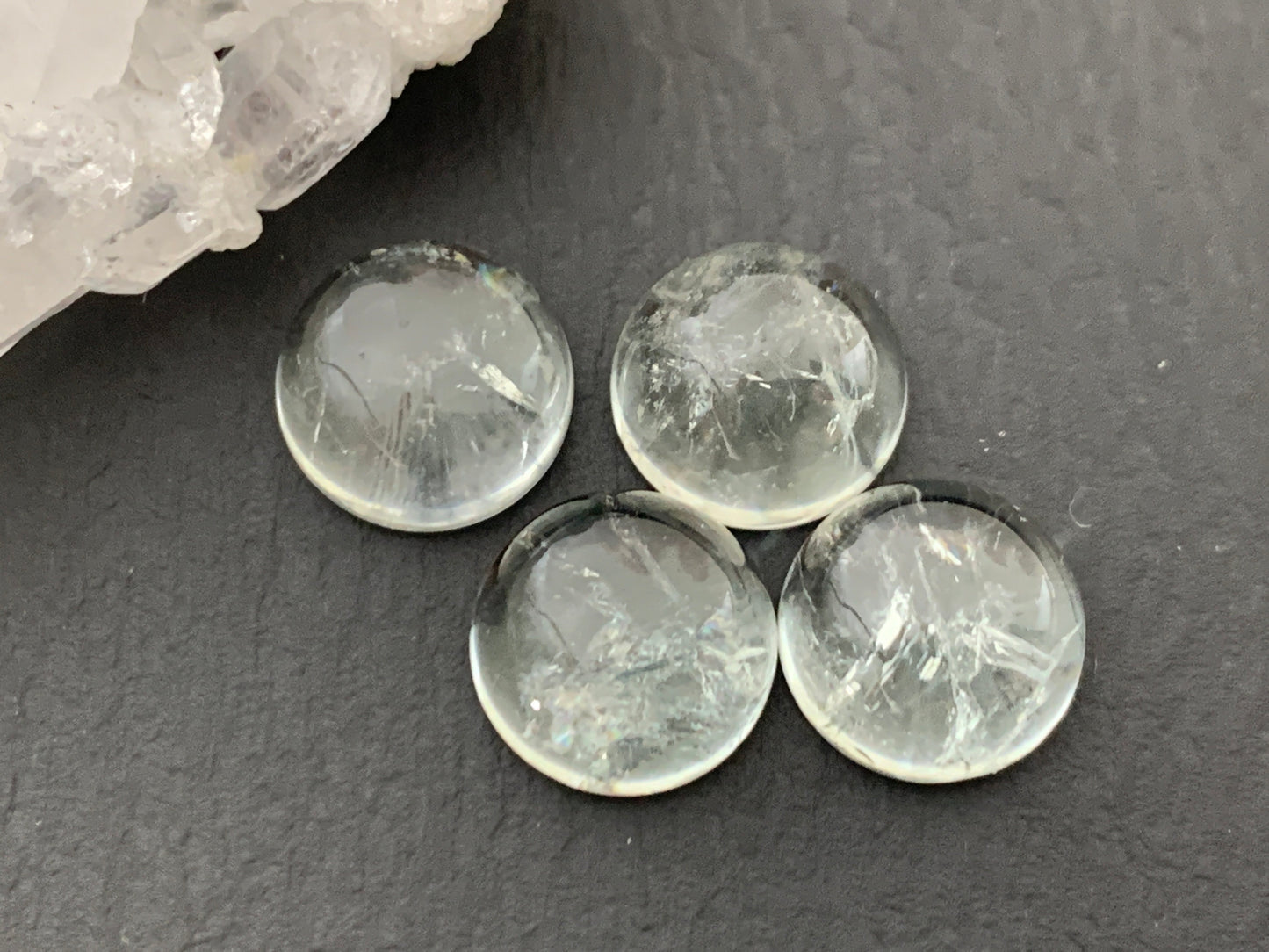 Green Amethyst round 10mm cabochon - Calibrated cabochons