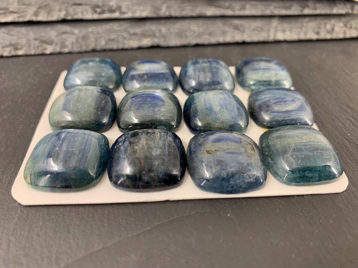 Kyanite square 20mm cabochon - Calibrated cabochons