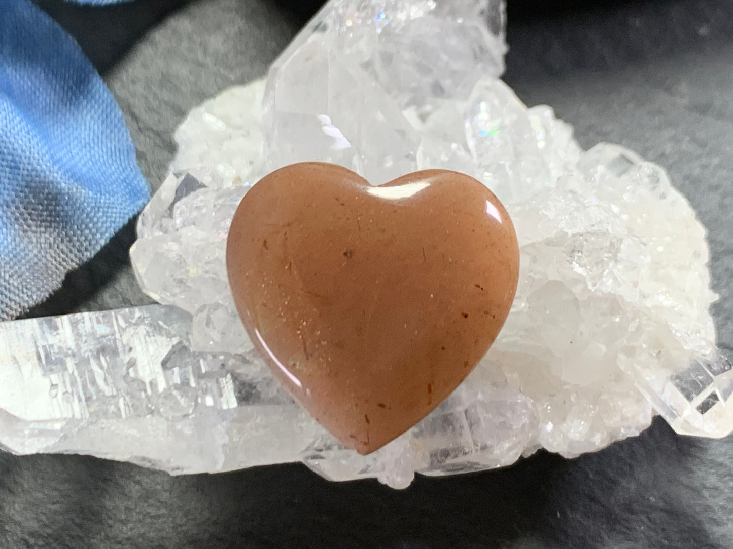 Goldsand Moonstone heart 15x15mm cabochon - Calibrated cabochons