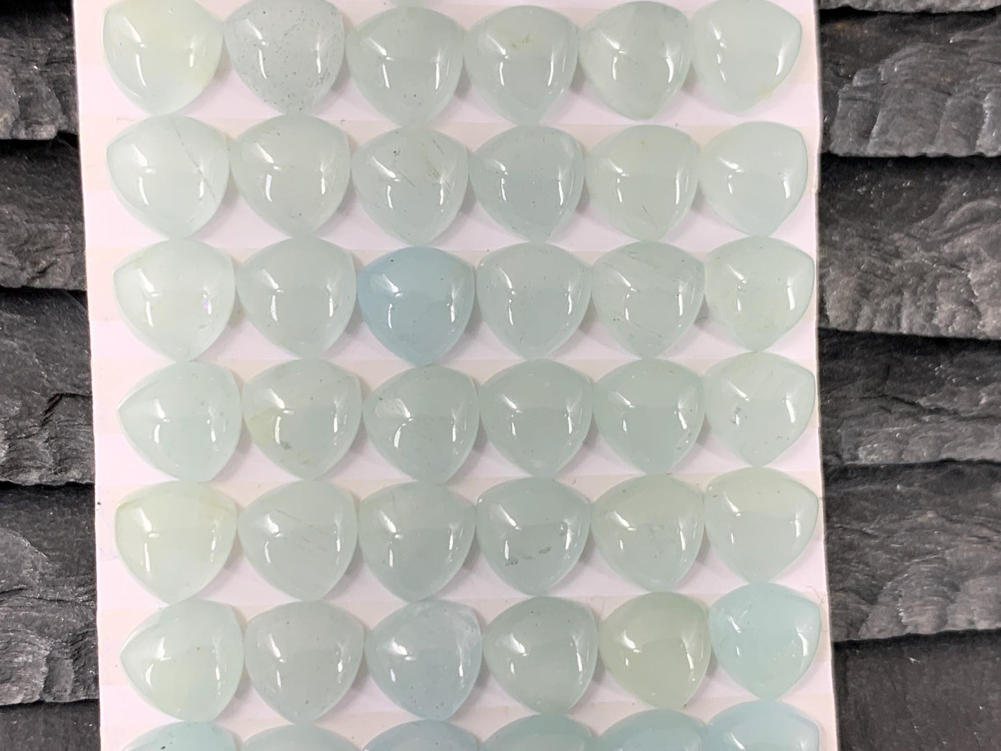 Aquamarine curved triangle 8mm cabochon - Calibrated cabochons