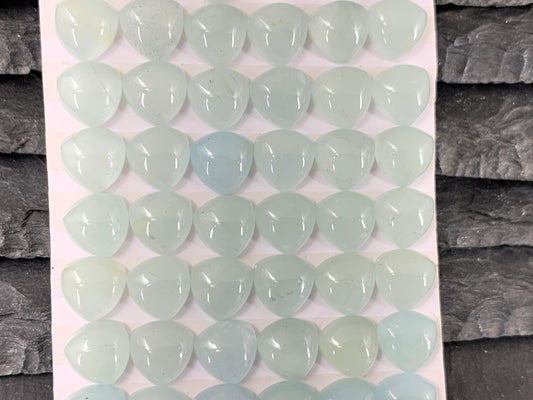 Aquamarine curved triangle 8mm cabochon - Calibrated cabochons
