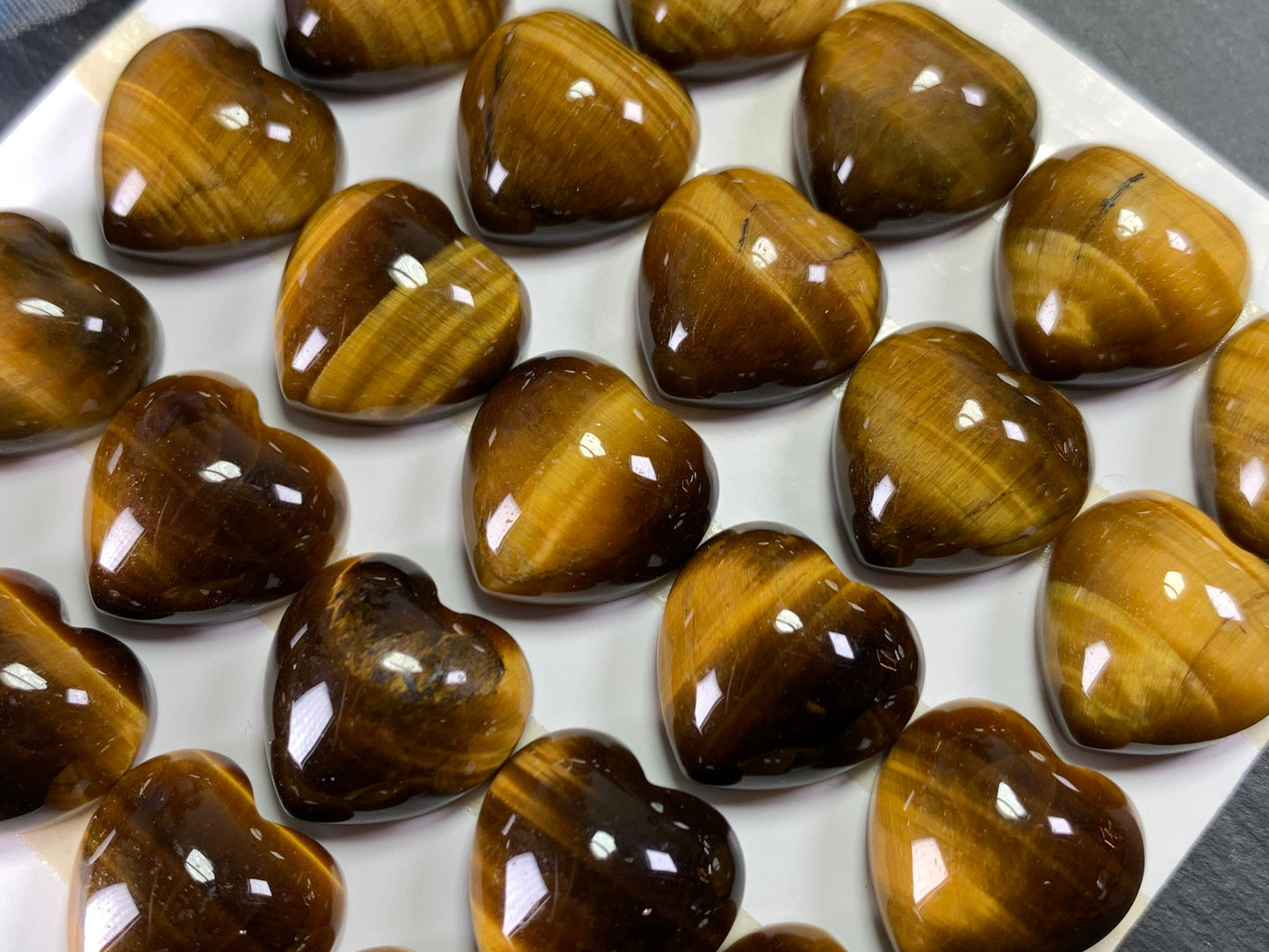 Tiger Eye heart 15mm cabochon - Calibrated cabochons