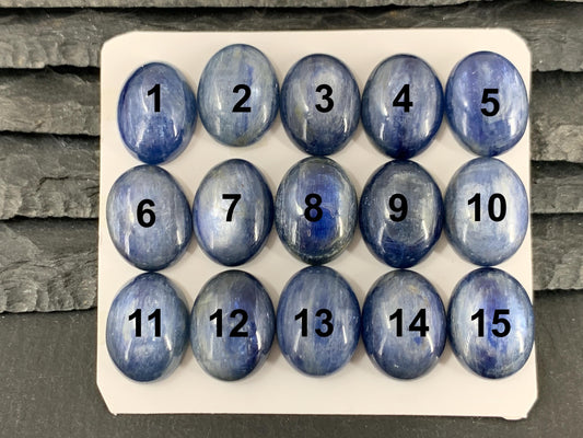 Kyanite oval 13x17mm cabochon - Calibrated cabochons