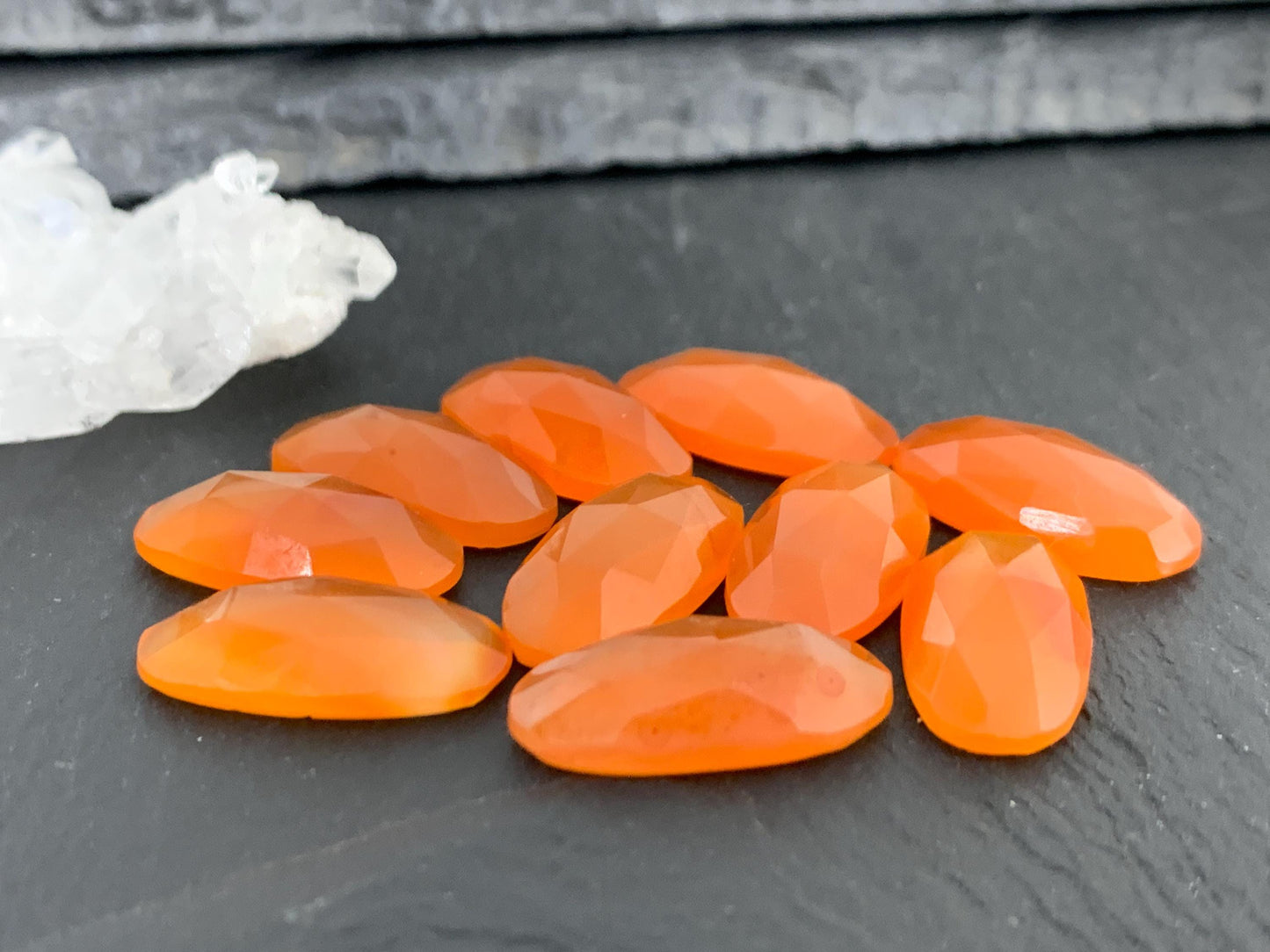 Faceted Carnelian oval 10x20mm cabochon - Calibrated cabochons