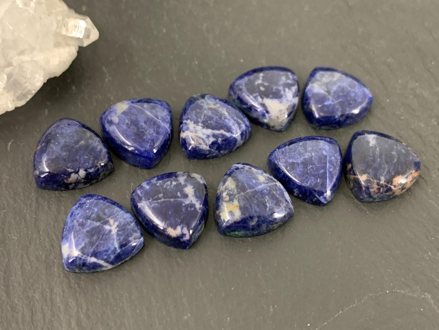 Sodalite trillion 12mm cabochon
