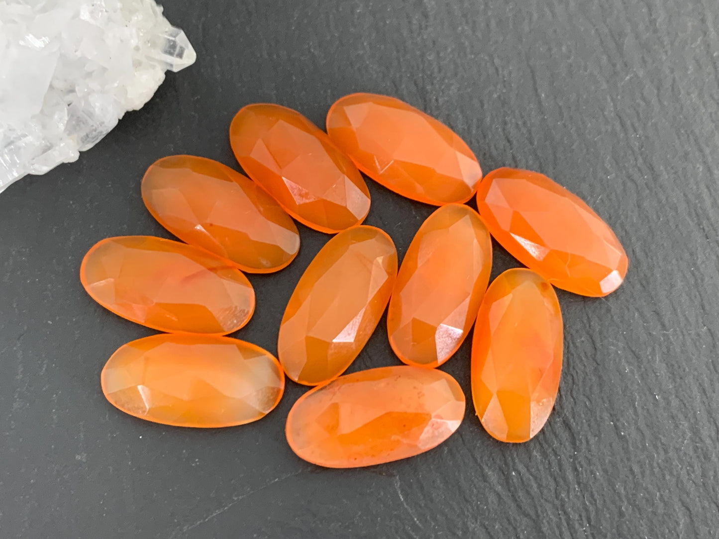 Faceted Carnelian oval 10x20mm cabochon - Calibrated cabochons