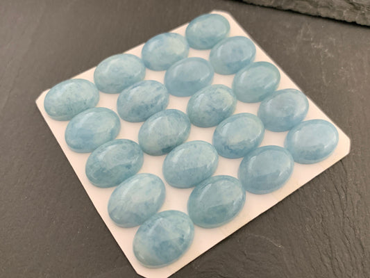Aquamarine oval 12x16mm cabochon - Calibrated cabochons