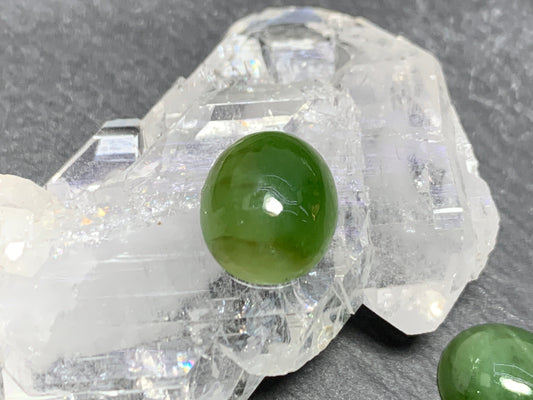 Jade oval 10x12mm cabochon - Calibrated cabochons