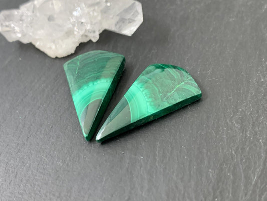 Malachite kite 16x28x3mm cabochon pair