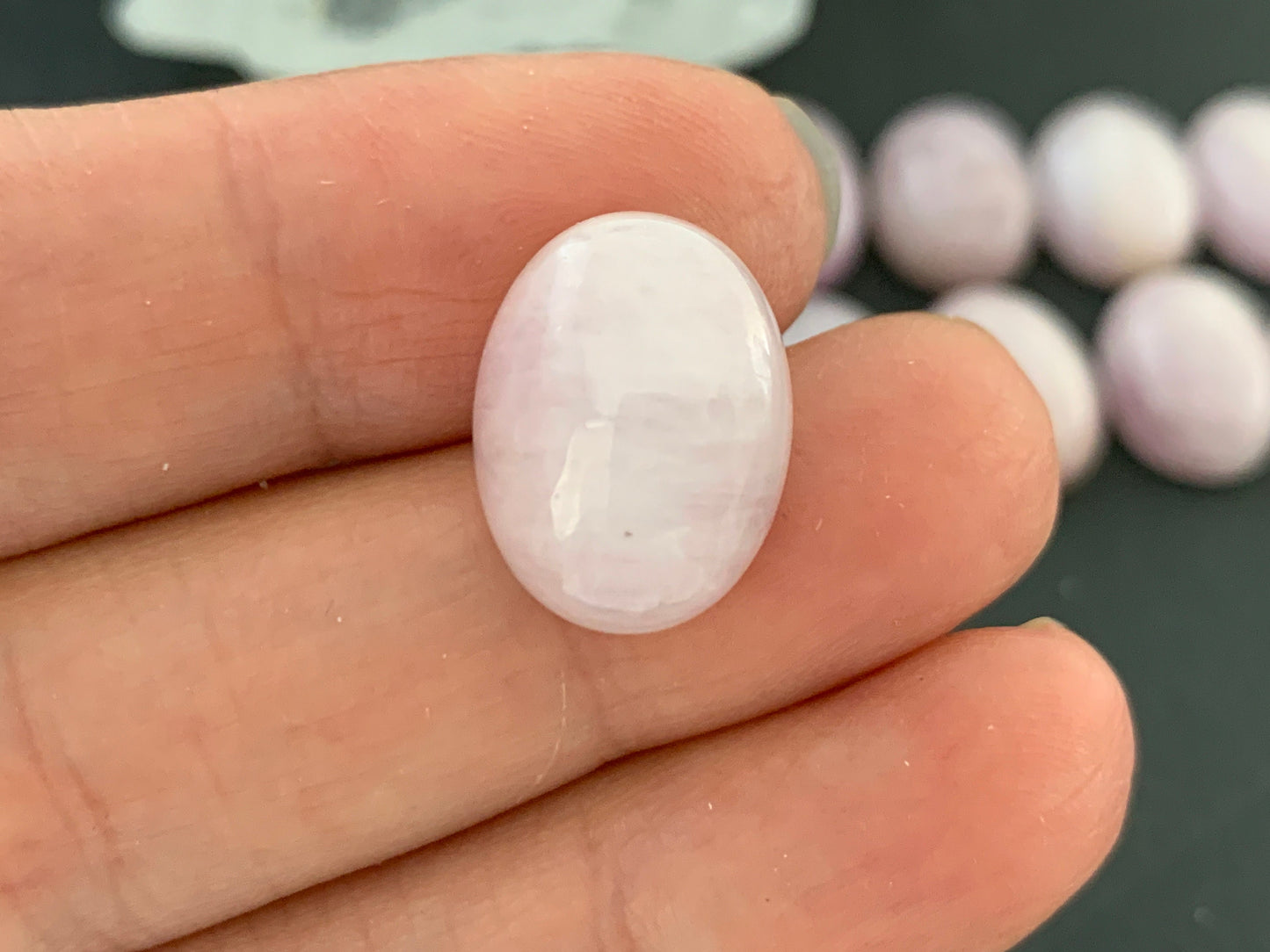 Kunzite oval 12x16mm cabochon - Calibrated Cabochons