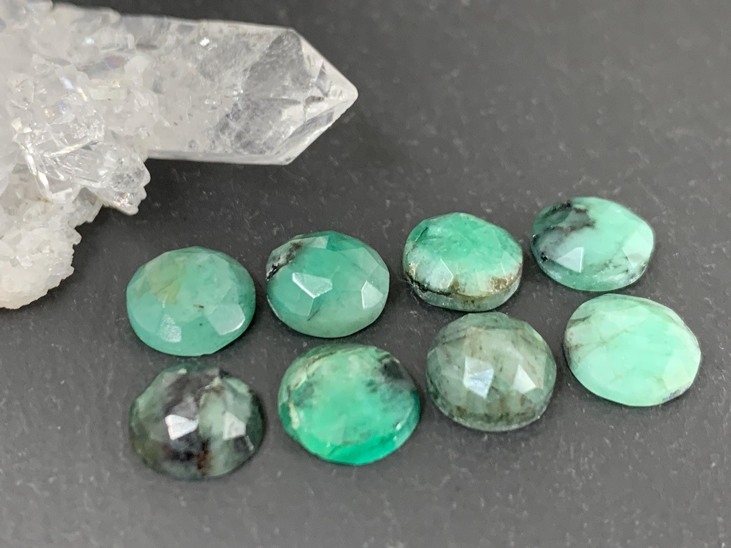 Rose cut Emerald round 8mm cabochon.