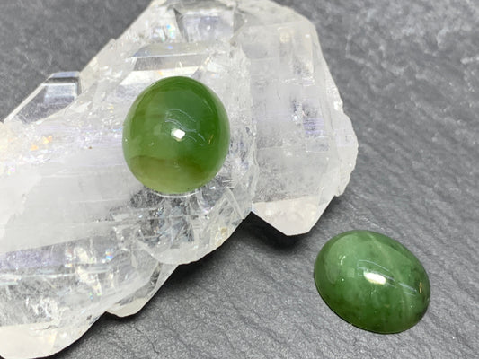 Jade oval 10x12mm cabochon - Calibrated cabochons