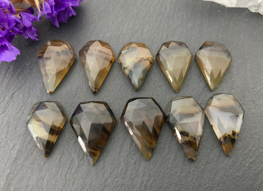 Faceted Montana Agate shield 16-17mm long cabochon