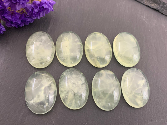 Prehnite oval 18x25mm cabochon - Calibrated cabochons