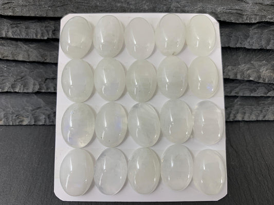 Rainbow Moonstone oval 13x18mm cabochon - Calibrated cabochons