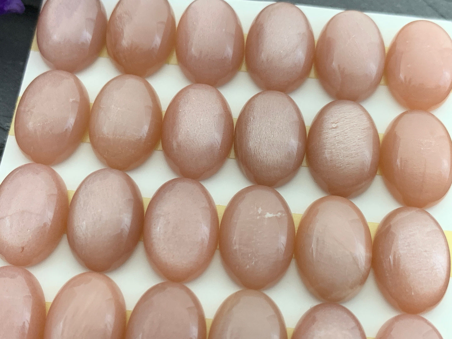 Peach Moonstone oval 10x14mm cabochon - Calibrated cabochons