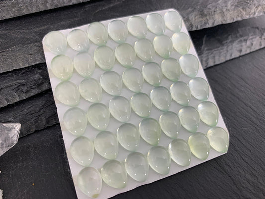 Prehnite pear 8x10mm cabochon - Calibrated cabochons