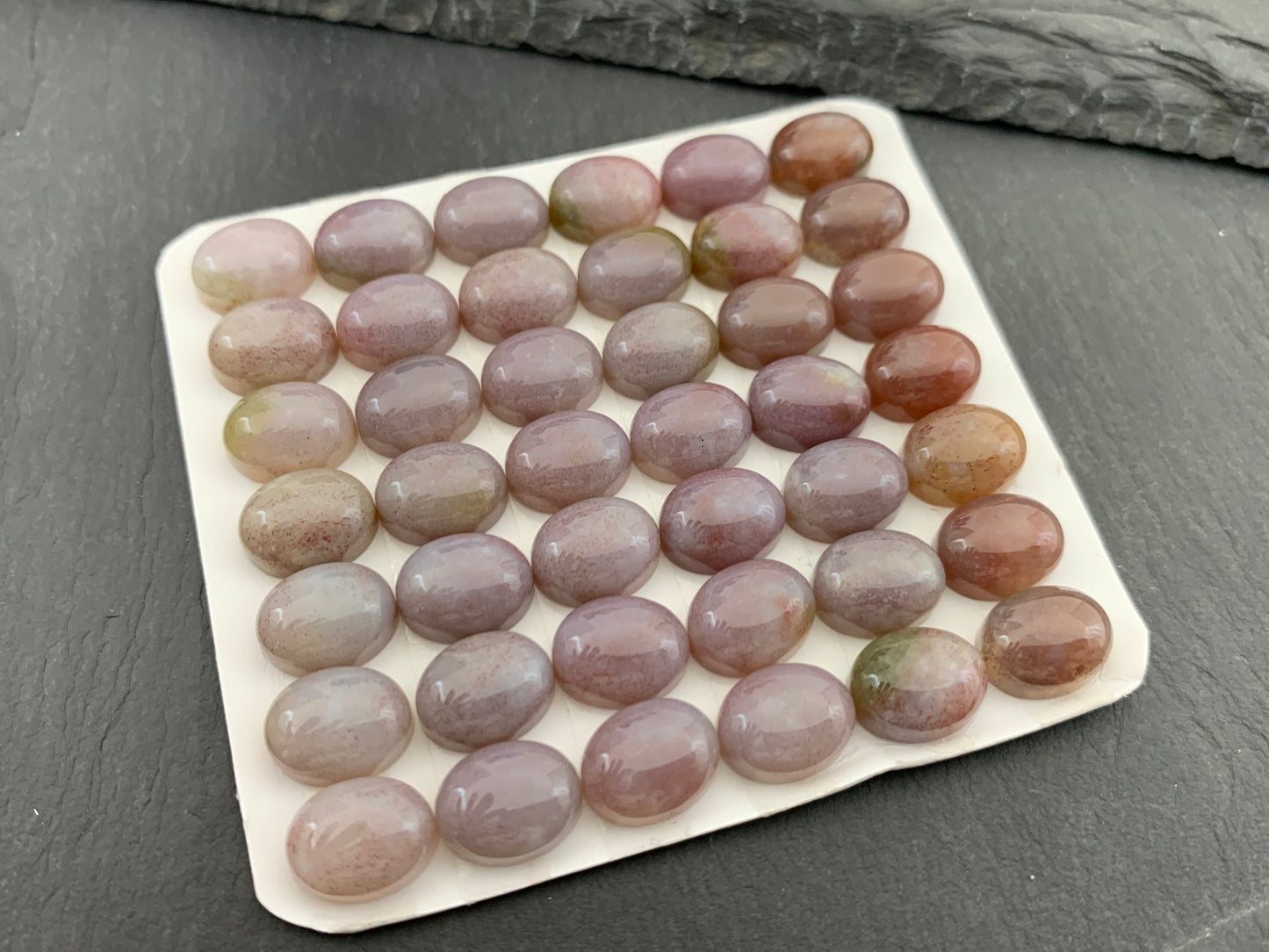 Blood Quartz oval 8x10mm cabochon - Calibrated cabochons