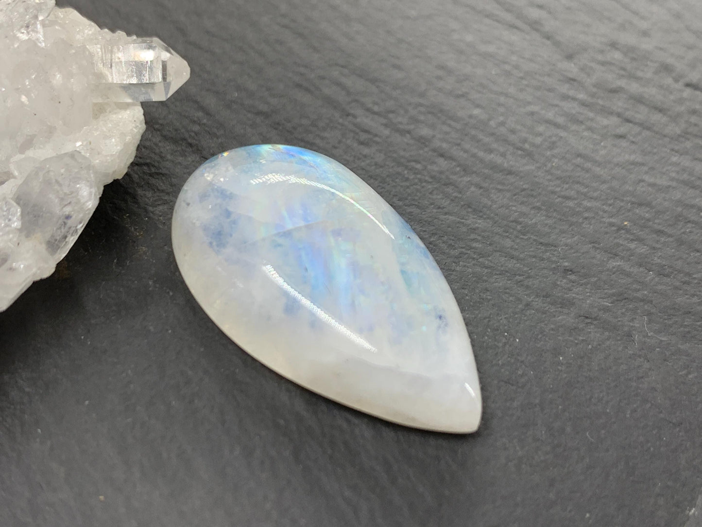 Rainbow Moonstone pear 28x16x7mm cabochon