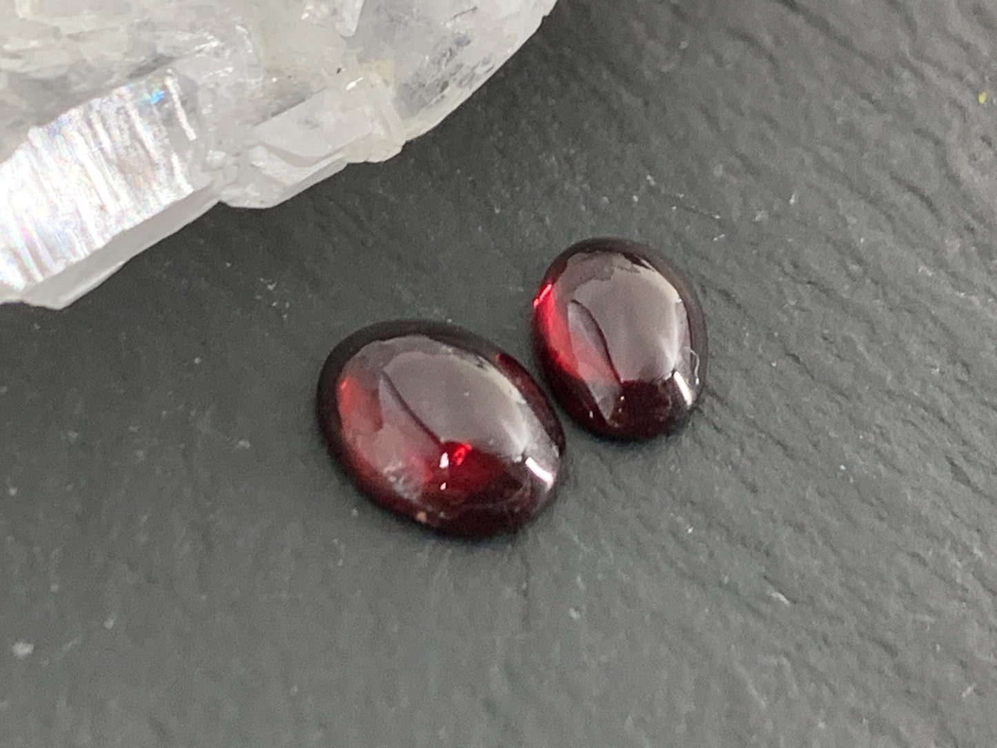 Natural Rhodolite Garnet oval 5x7mm, 6x8mm cabochon