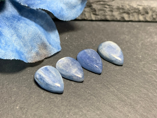 Kyanite pear 8x12mm cabochon